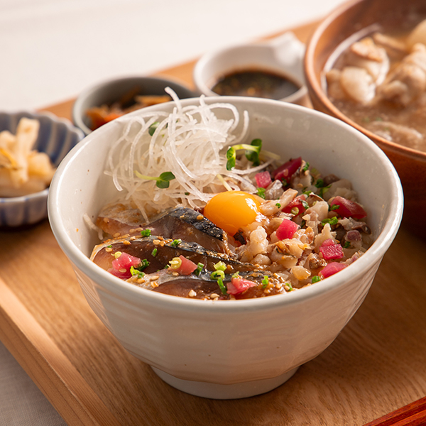 胡麻鯖と鯵のたたきごはんとお好きなスープセット